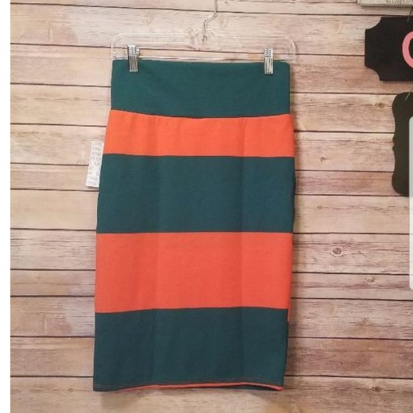 LuLaRoe Dresses & Skirts - Lularoe cassie size small skirt NWT non smoking